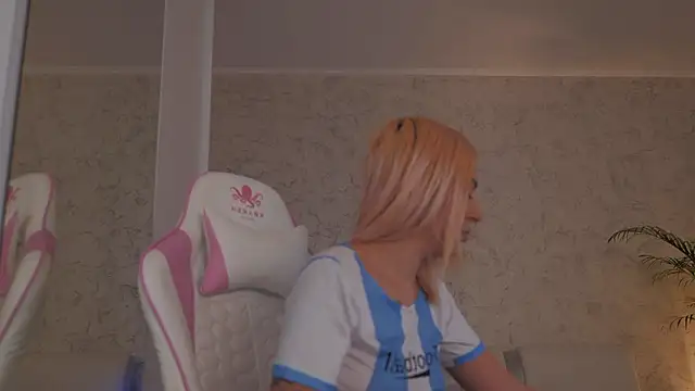 daisyblushh online show from February 4, 2026, 3:07 pm