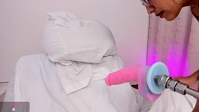 Snapshot of arynaughty20 chatting on November 7, 2025, 4:22 pm arynaughty20 online show from November 7, 2025, 4:22 pm