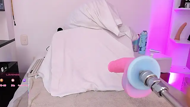 Snapshot of arynaughty20 chatting on November 26, 2025, 11:21 am arynaughty20 online show from November 26, 2025, 11:21 am