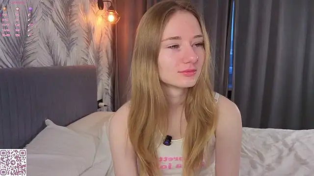 Snapshot of ElvinaRose chatting on March 3, 2026, 2:18 am ElvinaRose online show from March 3, 2026, 2:18 am