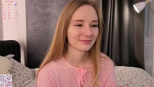 Snapshot of ElvinaRose chatting on December 20, 2025, 2:25 am ElvinaRose online show from December 20, 2025, 2:25 am