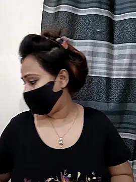 Snapshot of Mow_955 chatting on October 25, 2025, 7:14 pm Mow 955 online show from October 25, 2025, 7:14 pm