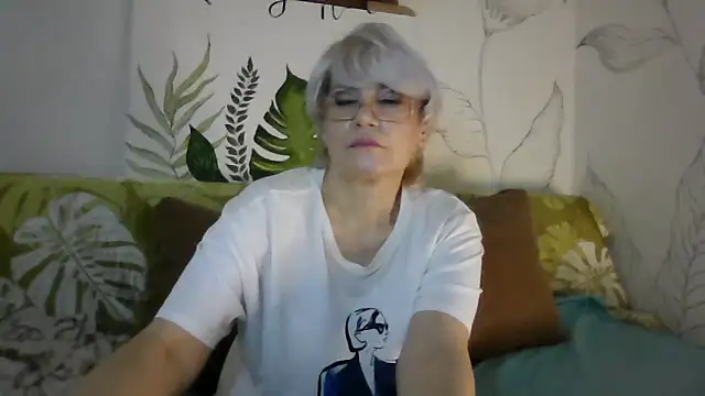 Catty Lady online show from February 12, 2026, 7:24 pm