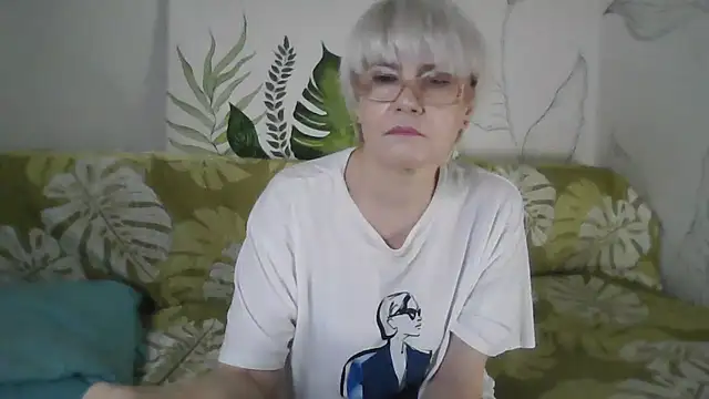 Catty Lady online show from November 15, 2025, 4:55 pm