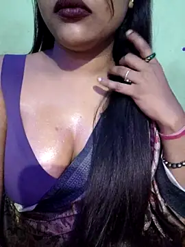 Snapshot of JIYA-04 chatting on November 10, 2025, 12:43 pm JIYA-04 online show from November 10, 2025, 12:43 pm