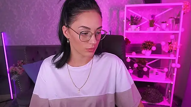 EviLune online show from September 20, 2025, 6:29 am