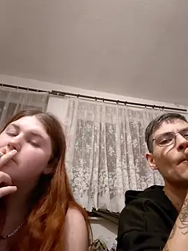 Engelundteufelchen23 online show from December 19, 2025, 9:50 pm