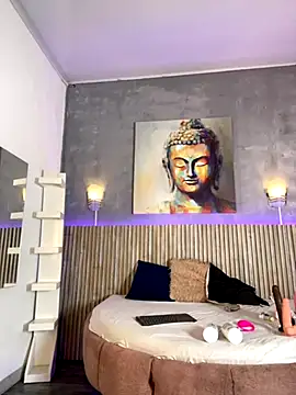 Saracooper   online show from November 12, 2025, 3:32 am