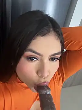 Snapshot of Skyy_Angel chatting on December 17, 2025, 10:15 pm Skyy Angel online show from December 17, 2025, 10:15 pm