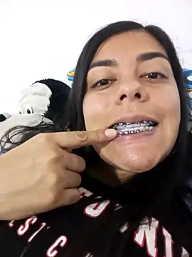 Snapshot of SharonDustLove chatting on December 4, 2025, 1:15 am SharonDustLove online show from December 4, 2025, 1:15 am