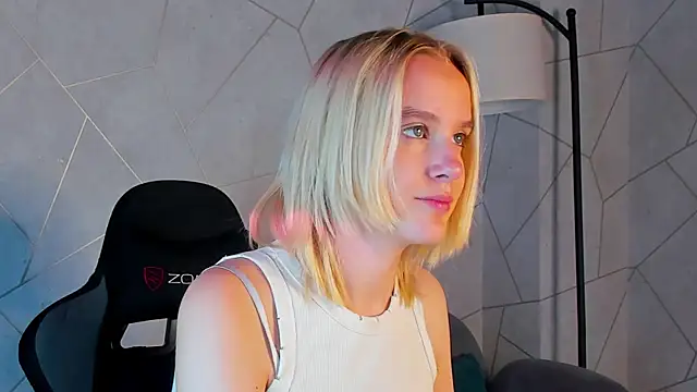 Snapshot of Carolin_Miller chatting on September 30, 2025, 9:04 am Carolin Miller online show from September 30, 2025, 9:04 am