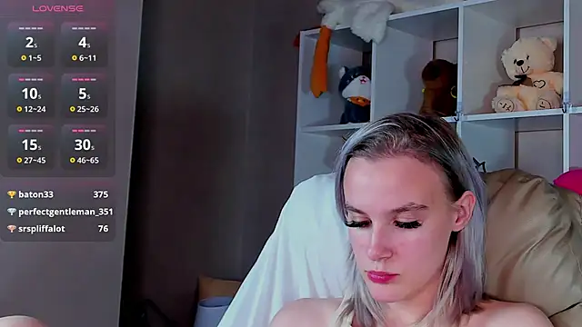 Snapshot of Carolin_Miller chatting on November 21, 2025, 9:25 pm Carolin Miller online show from November 21, 2025, 9:25 pm