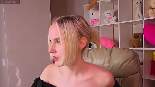 Snapshot of Carolin_Miller chatting on September 15, 2025, 8:15 am Carolin Miller online show from September 15, 2025, 8:15 am