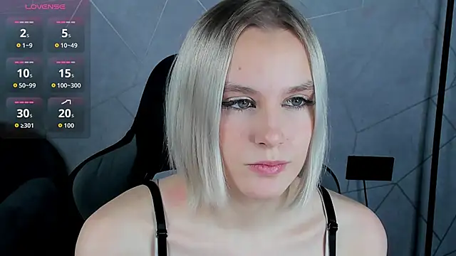 Snapshot of Carolin_Miller chatting on December 3, 2025, 9:42 am Carolin Miller online show from December 3, 2025, 9:42 am