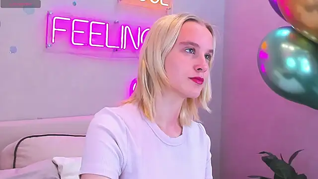 Snapshot of Carolin_Miller chatting on September 17, 2025, 8:16 am Carolin Miller online show from September 17, 2025, 8:16 am