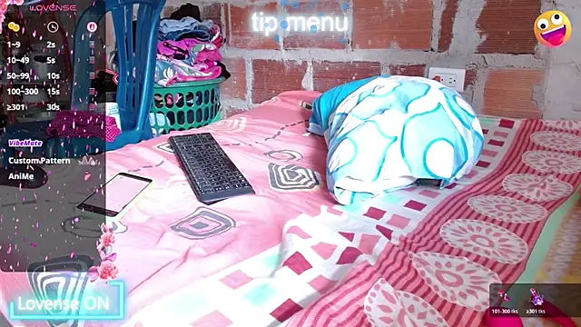 Snapshot of naomi_powel chatting on July 7, 2026, 8:01 pm naomi powel online show from July 7, 2026, 8:01 pm