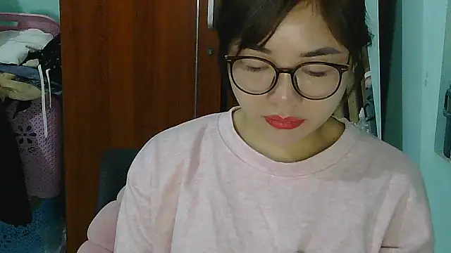 Uhem112 online show from November 16, 2025, 2:05 am