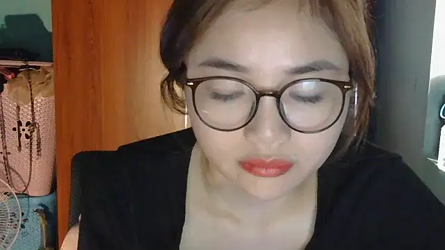 Uhem112 online show from October 27, 2025, 2:23 am