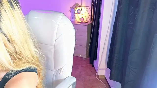 Jennaa Cooper online show from October 17, 2025, 7:15 pm