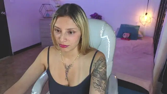 Jennaa Cooper online show from November 18, 2025, 9:29 pm