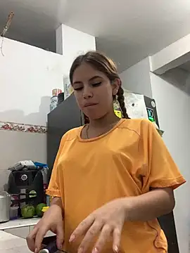 MiiluRosse online show from November 14, 2025, 1:42 am