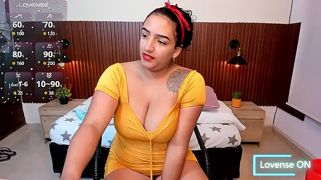 Snapshot of ElectraRose_ chatting on December 15, 2025, 12:00 pm ElectraRose online show from December 15, 2025, 12:00 pm