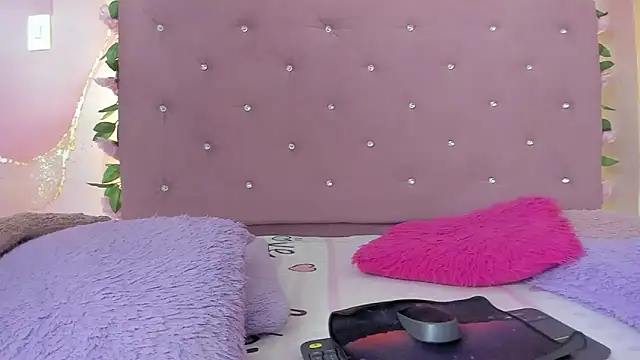 Snapshot of violet_taylor_ chatting on June 27, 2026, 2:17 am violet taylor online show from June 27, 2026, 2:17 am