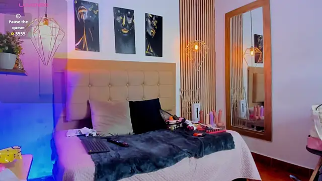  samanthaa foxx online show from November 18, 2025, 11:02 am