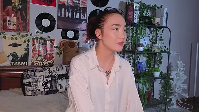 OdetteBiddy online show from November 8, 2025, 8:34 pm