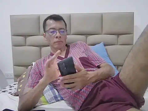 skinnylatino51 online show from November 1, 2025, 12:28 am