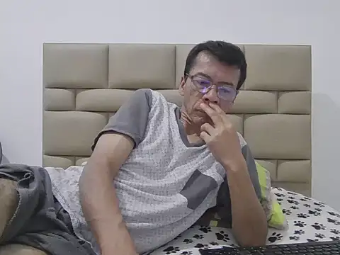 skinnylatino51 online show from April 25, 2026, 12:46 am