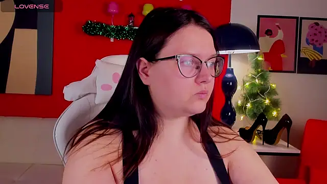 Snapshot of HelenDanvers chatting on December 16, 2025, 9:57 am HelenDanvers online show from December 16, 2025, 9:57 am