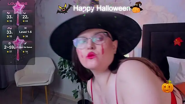 Snapshot of HelenDanvers chatting on October 30, 2025, 1:42 pm HelenDanvers online show from October 30, 2025, 1:42 pm