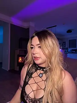 Snapshot of OriannaFox chatting on December 17, 2025, 9:09 pm OriannaFox online show from December 17, 2025, 9:09 pm