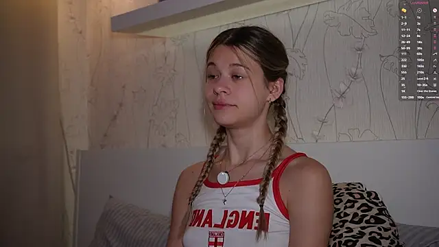 Snapshot of AnneVerity chatting on November 21, 2025, 7:35 pm AnneVerity online show from November 21, 2025, 7:35 pm