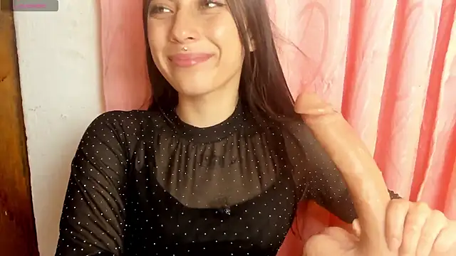 Alanaloiiss  online show from April 19, 2026, 4:46 am