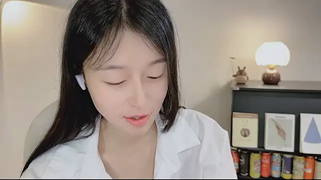 Onechestnut online show from April 23, 2026, 5:25 am