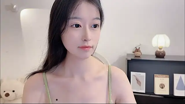 Onechestnut online show from October 26, 2025, 12:27 pm