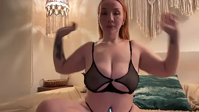 Snapshot of MarlaRed chatting on March 3, 2026, 4:52 am MarlaRed online show from March 3, 2026, 4:52 am