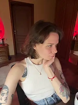 Snapshot of enchanting_chloe chatting on October 11, 2025, 6:31 pm enchanting chloe online show from October 11, 2025, 6:31 pm