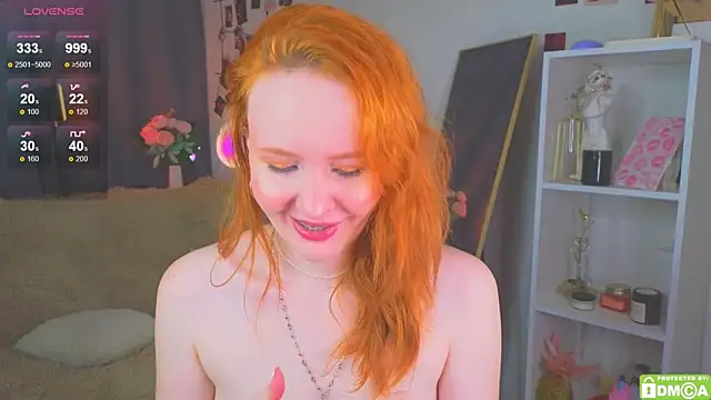 Snapshot of JoyceJones chatting on October 24, 2025, 7:35 pm JoyceJones online show from October 24, 2025, 7:35 pm