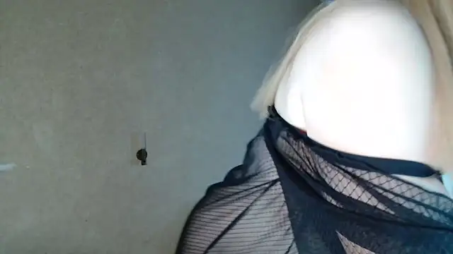 Miaxfox online show from October 29, 2025, 4:22 am