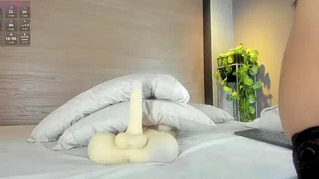 alexamonroe  online show from January 18, 2026, 5:16 pm