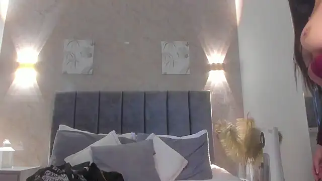 Lunaa bellaa online show from April 20, 2026, 5:25 pm