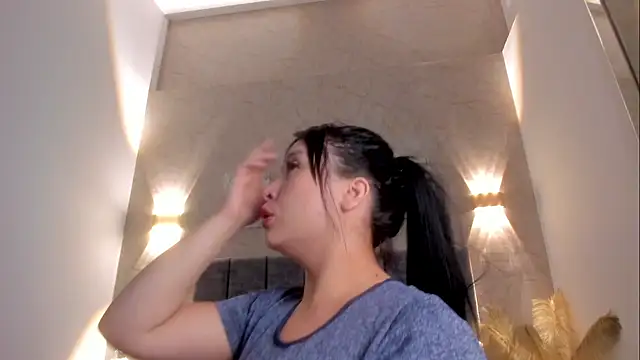 Snapshot of Lunaa_bellaa chatting on February 17, 2026, 7:44 pm Lunaa bellaa online show from February 17, 2026, 7:44 pm