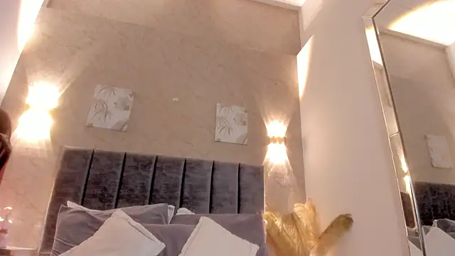 Lunaa bellaa online show from March 7, 2026, 7:52 pm