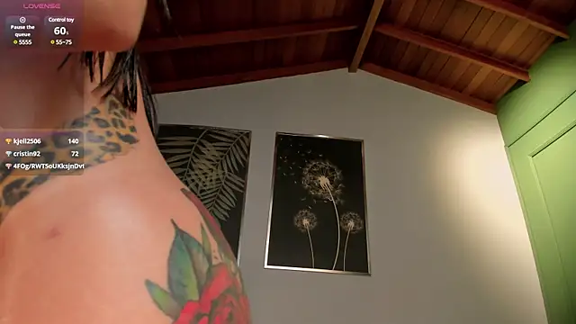 Snapshot of MeganScott chatting on December 4, 2024, 11:08 pm MeganScott online show from December 4, 2024, 11:08 pm