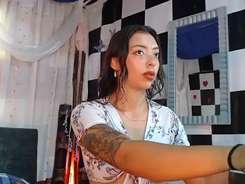 Snapshot of kendraof chatting on November 7, 2025, 6:12 pm kendraof online show from November 7, 2025, 6:12 pm