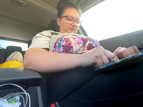 Snapshot of GirlSquirt chatting on November 17, 2025, 7:18 pm GirlSquirt online show from November 17, 2025, 7:18 pm