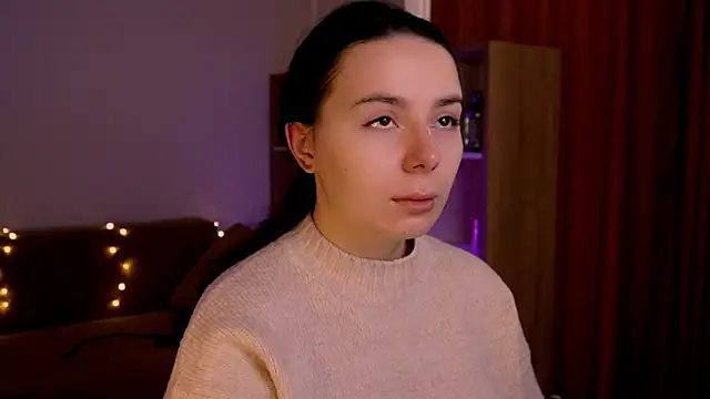 Snapshot of Di_na_Bell chatting on December 5, 2025, 6:45 am Di na Bell online show from December 5, 2025, 6:45 am